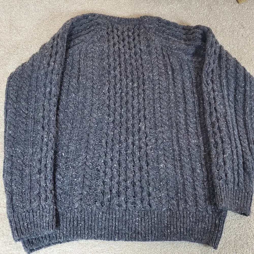 NOAH Wild Atlantic Donegal Wool Cable Knit Sweater Gray Speckle V Neck SZ Large